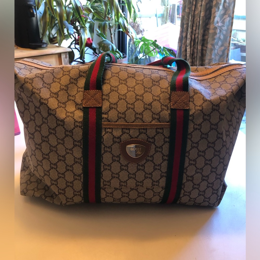Gucci Brown Leather Tag